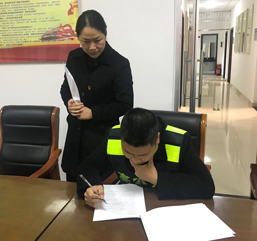 圖為考試現場 陳瑩攝2_副本.jpg